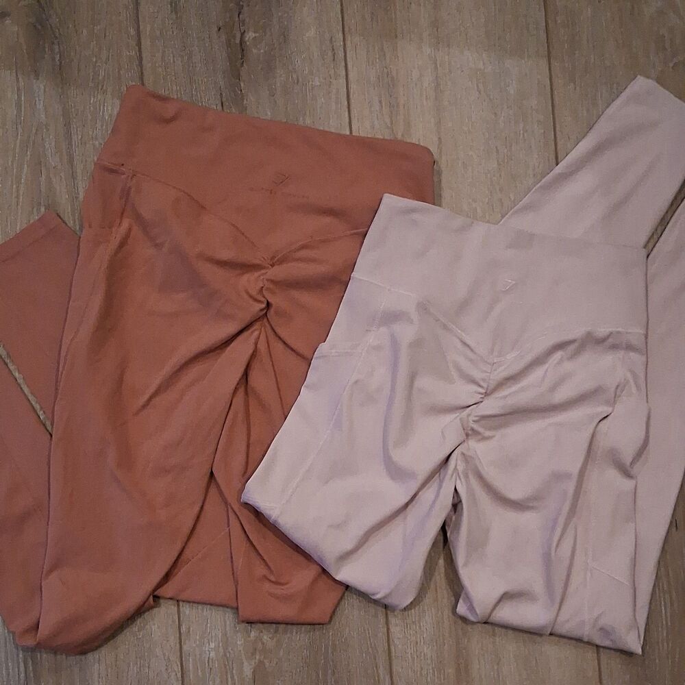 set of 2 Whitney Simmons by Gym Shark leggings Peach size S Pink size XS Pockets